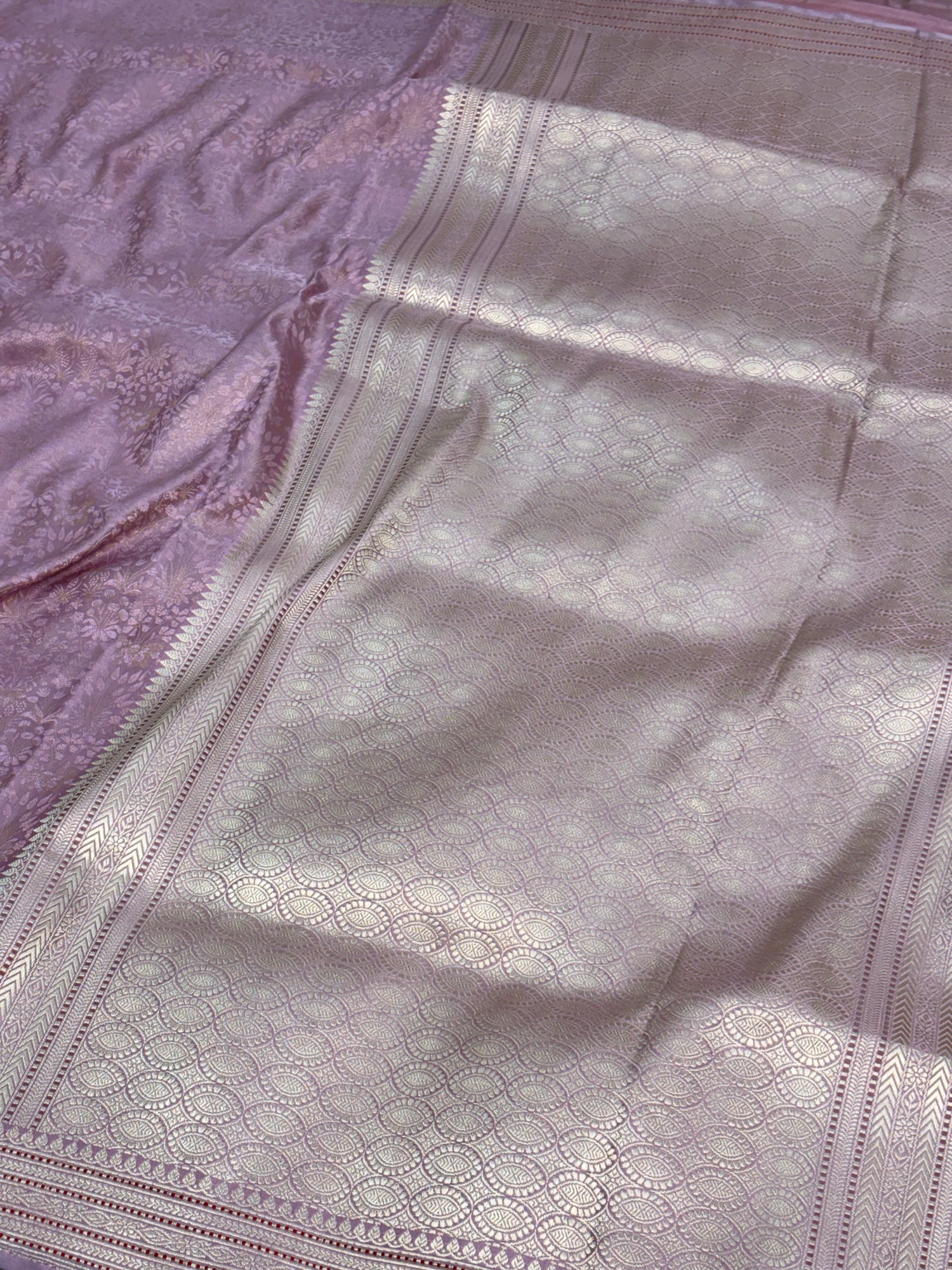 Lavender Handwoven Pure Satin Silk Tanchoi Banarasi Saree