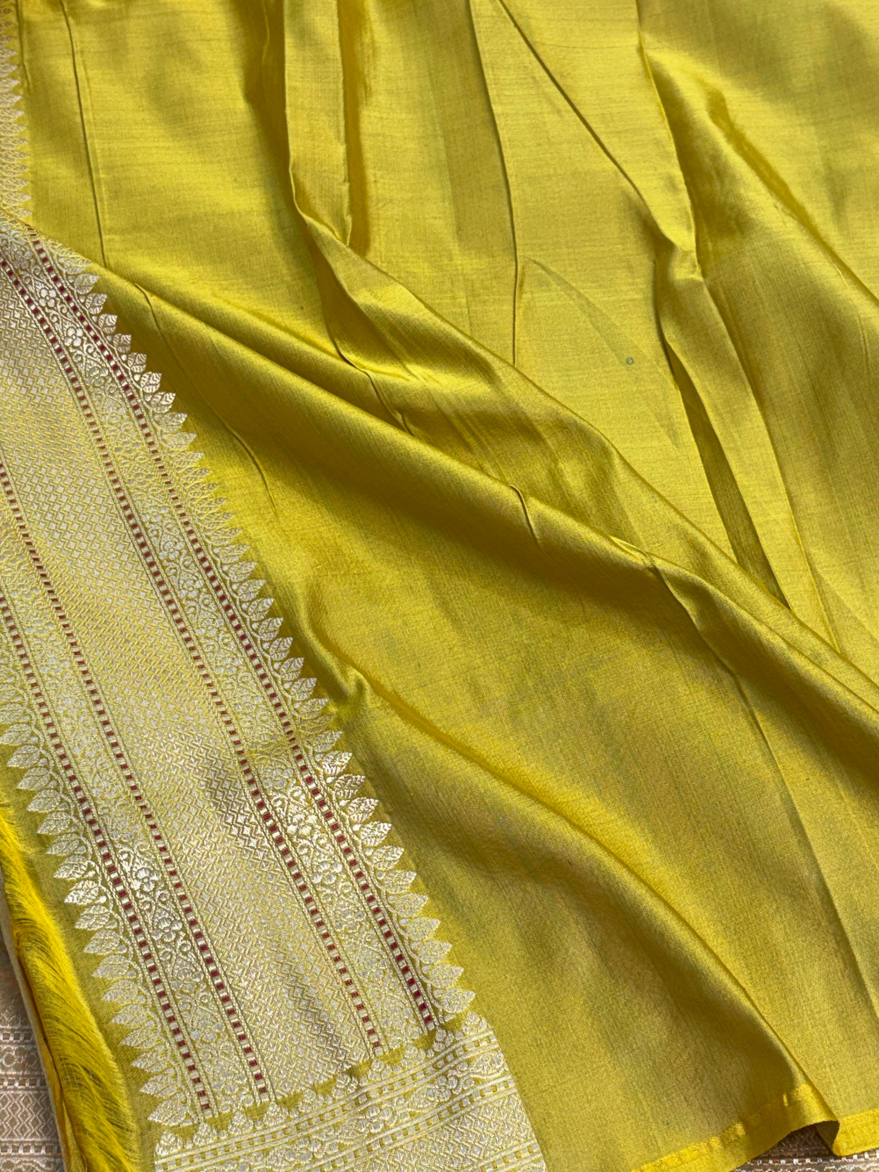 Yellow Handwoven Pure Satin Silk Tanchoi Banarasi Saree