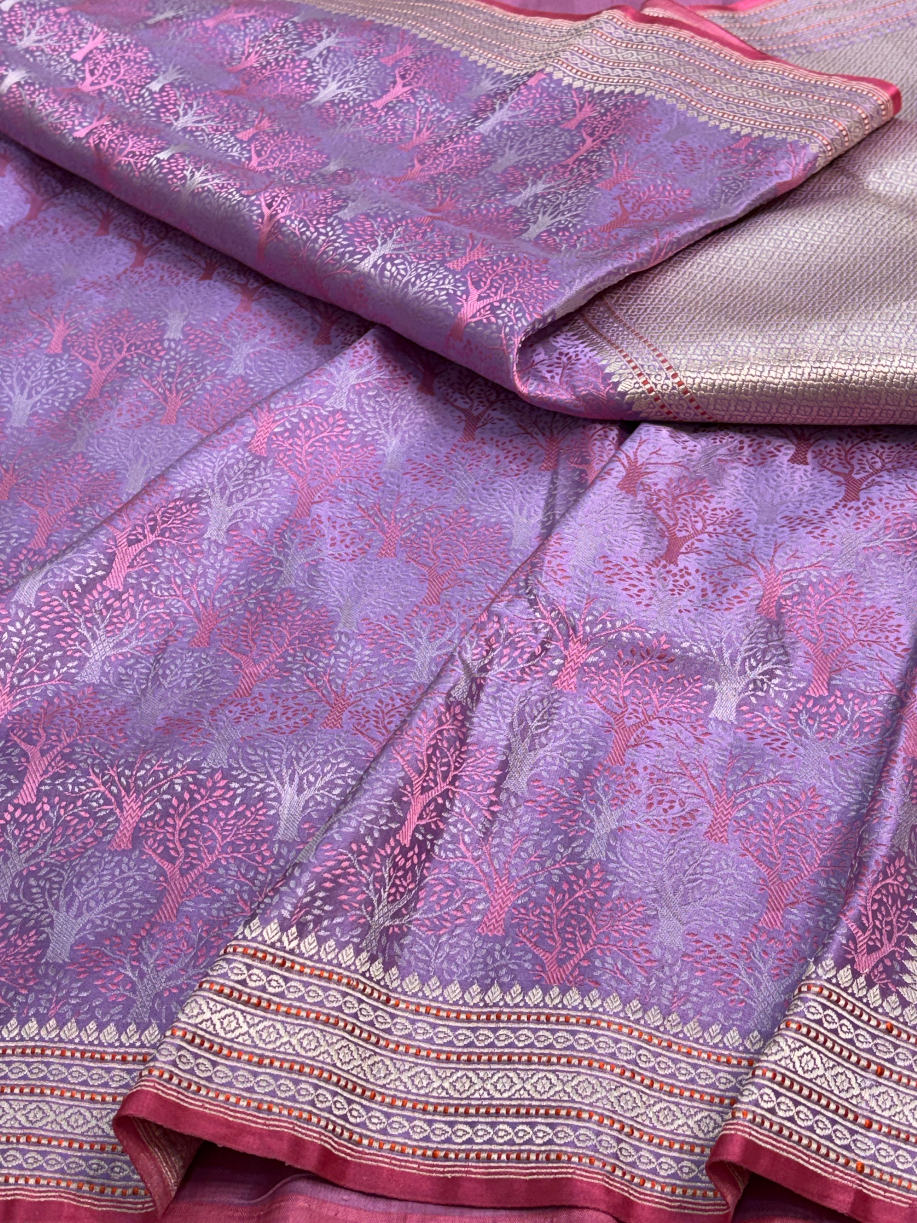 Lavender Handwoven Pure Satin Silk Tanchoi Banarasi Saree