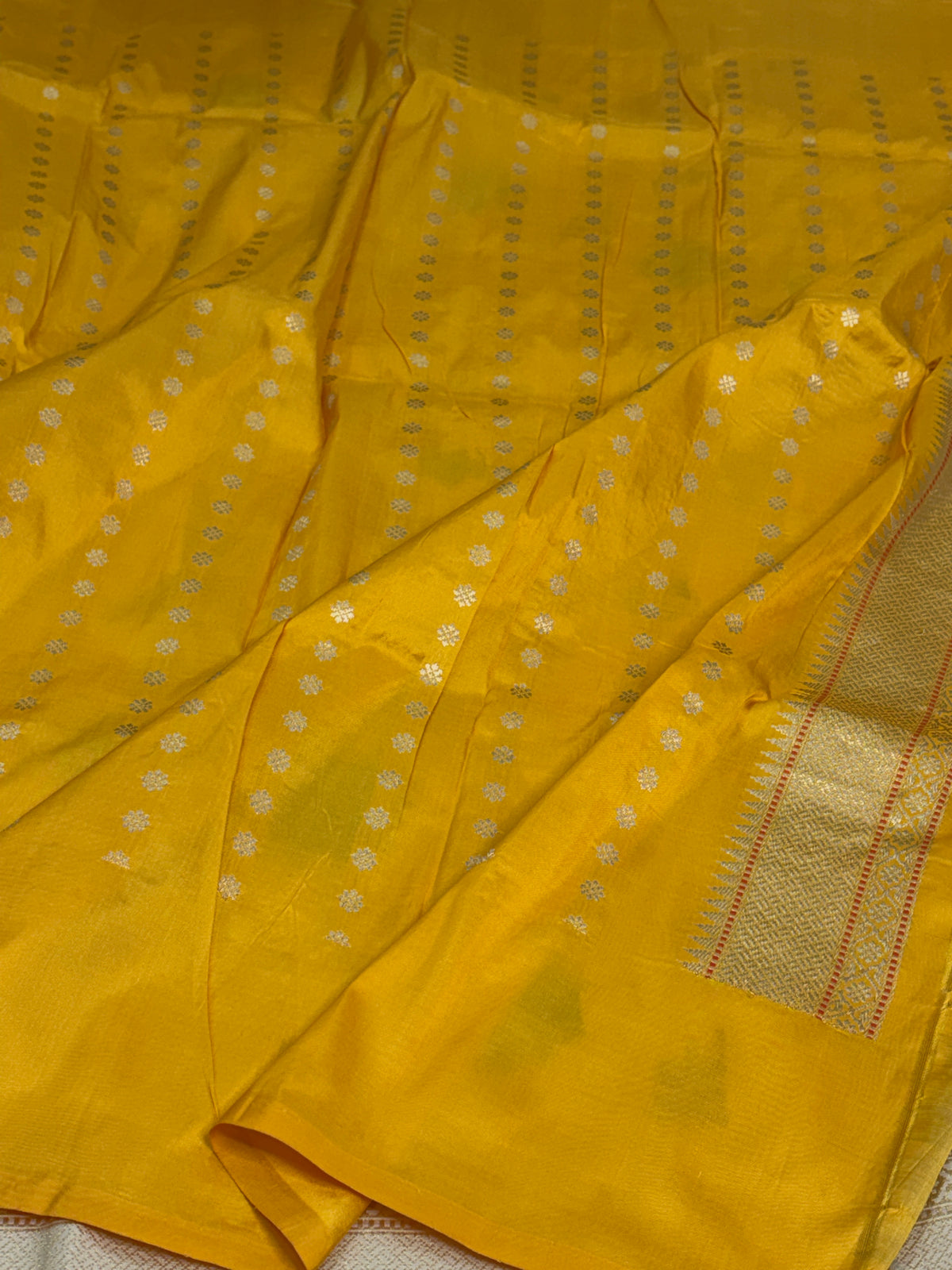 Ivory Handwoven Pure Banarasi Katan Silk Saree