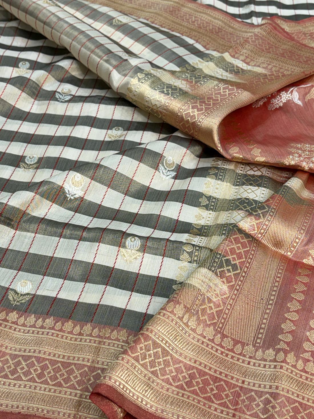 Pink Handwoven Pure Banarasi Tissue Silk Saree