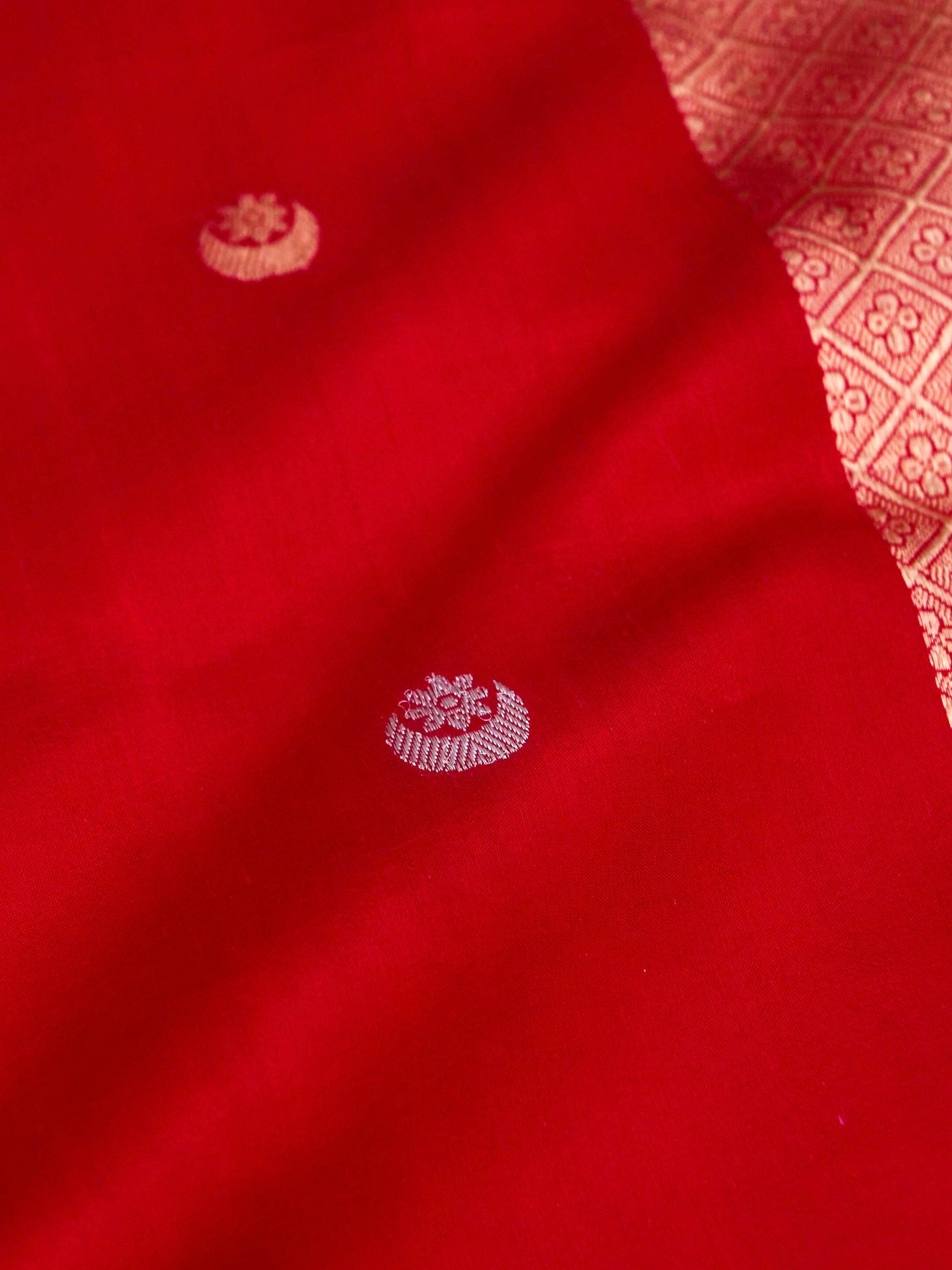 Pure Red Banarasi R Mango Katan Silk Saree with Kadhwa Buti Work