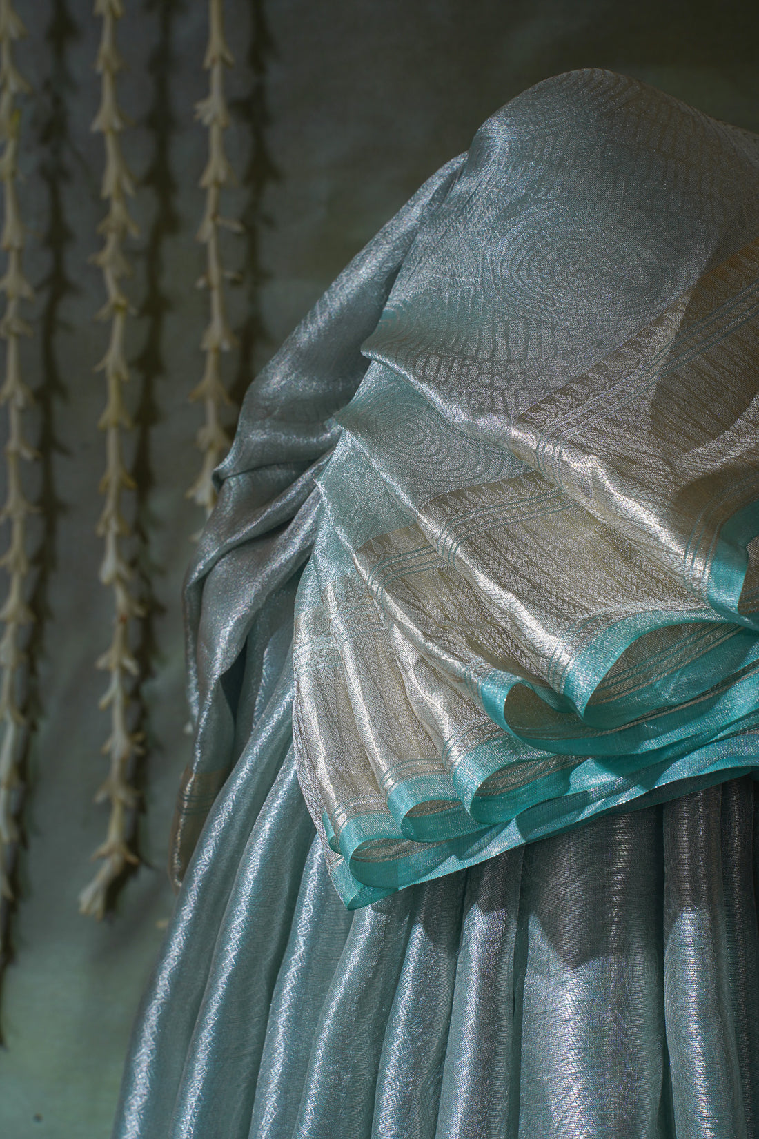 Pure Tissue Molten Gold Handwoven Saree with Teal Border &amp; Pallu