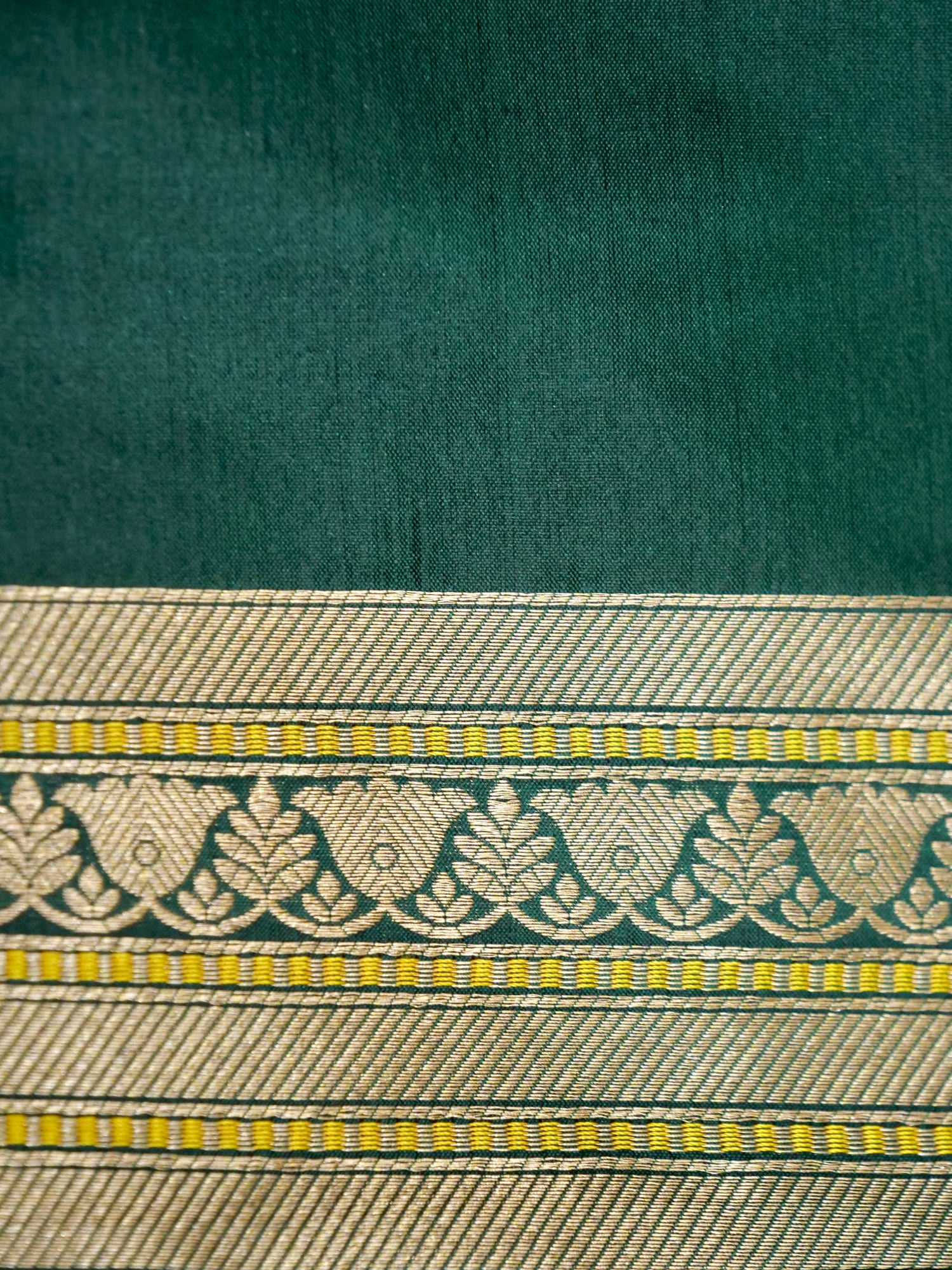 Green Handwoven Banarasi Pure Katan Silk Meenakari Brocade Saree